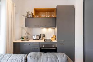 Barracks 414: City Centre Aprt with Balcony