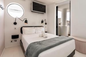 Flamingo 701: 7th Floor Sea View Apartment