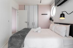 Flamingo 701: 7th Floor Sea View Apartment