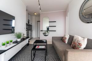 Flamingo 701: 7th Floor Sea View Apartment