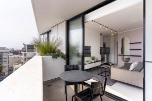 Flamingo 701: 7th Floor Sea View Apartment