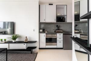 Flamingo 701: 7th Floor Sea View Apartment