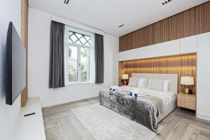 Luxury at Beachside Al Sultana Jumeirah Shoreline - DVH Holiday Homes