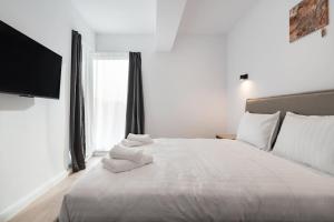 THE Pinky Promise Loft Pipera