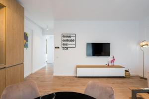 THE Pinky Promise Loft Pipera