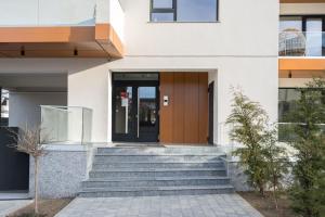 THE Pinky Promise Loft Pipera