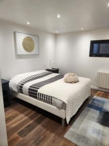 Appartements Agreable appartement renove situe dans les hauteurs de Brides : photos des chambres