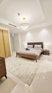 Luxury 2BR Midtown Apartment
