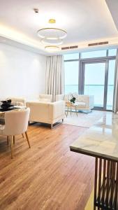 Luxury 2BR Midtown Apartment