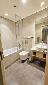 Luxury 2BR Midtown Apartment
