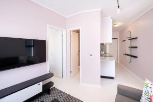 Flamingo 203: Sea Point Aprt with Mountain Views