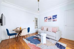 Blue and pink flat next Montparnasse - II