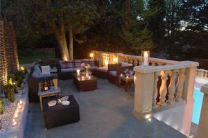 New School Rooms estate close to Bath including heated swimming pool,hot tub,WIFI, pool table, parking