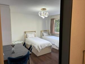 2BDR Apt with See View - Free Parking