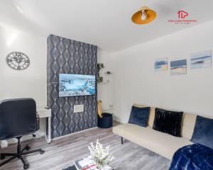 Spacious 1 Bed Flat for Contractors Leisure and Relocation Guests by Icon Living Properties Short Lets and Serviced Accommodation Barking