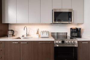 Upscale 1BR MIT Harvard WiFi Gym W D Parking