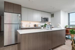 Central Penthouse City Skyline Views Gym sleep 8