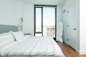 Back-Bay 2BR Penthouse w Roof top and GYM