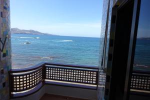 Estudio luminoso, primera línea de playa de las canteras