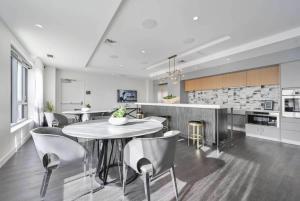 Central Square Penthouse near MIT Harvard Wi-Fi & GYM