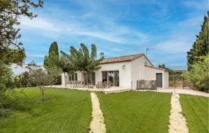 Awesome Home In Serignan