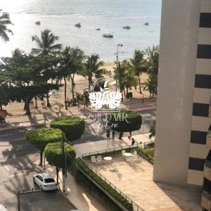 Apartamento Cotê DAzur à beira-mar.