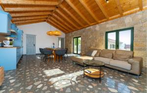 4 Bedroom Cozy Home In Krusevo