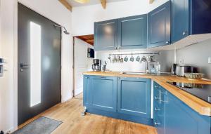 Maisons de vacances 2 Bedroom Cozy Home In Ault : photos des chambres