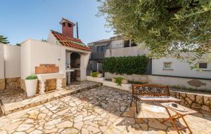 2 Bedroom Amazing Apartment In Povljana