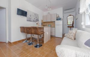 2 Bedroom Amazing Apartment In Povljana 