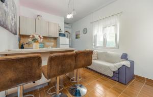 2 Bedroom Amazing Apartment In Povljana 