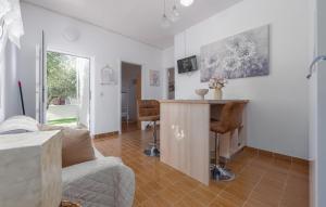 2 Bedroom Amazing Apartment In Povljana 