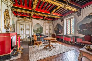 La "Suite" du Château de Chevigny-en-Valière comprenant deux chambres séparées, située à 12 minutes de la célèbre ville de Beaune