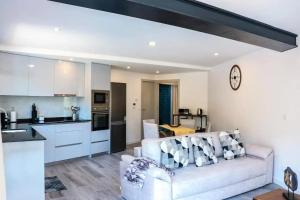 Welcoming house with pool in Lomba