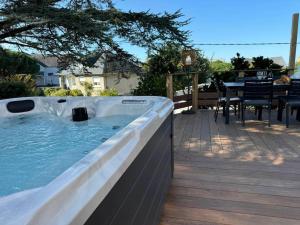Villas La Villa de l Observatoire jacuzzi vue mer : photos des chambres