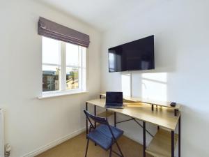 Signature Stays Accommodation - Cheltenham - Large 4 Bed House With Parking - Racecourse Accommodation