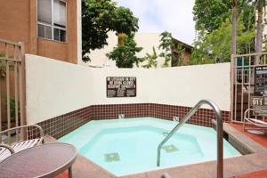 Studio Apartment with Pool in the Heart of MissionValley