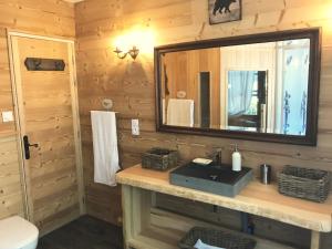 Grand chalet de charme cosy, sauna & vue de rêve