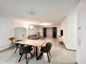 Özels Designer Loft Metzingen - Smart TV, Netflix, private kostenlose Tiefgarage, Self-Express Check-in,Check-out, Outlet 100m