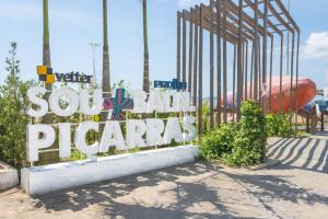 Apto Bal Picarras 150M PRAIA com PISICNA, sacada com CHURRASQUEIRA privativa, AR CONDICIONADO Wi Fi, PORTARIA 24h, PLAYGROUND INFANTIL, QUADRA DE ESPORTES vaga privativa de GARAGEM