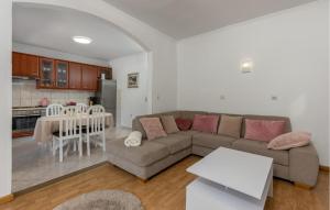 3 Bedroom Pet Friendly Home In Supetarska Draga 