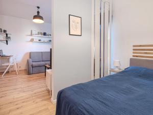 Gdynia Seaside Apartment - Balcony, Workspace, Bus - by Rentujemy