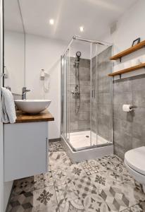 Gdynia Seaside Apartment - Balcony, Workspace, Bus - by Rentujemy