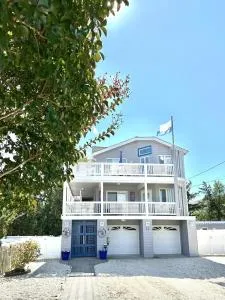 Ocean Block 4 Bedroom Contemporary - Forked River