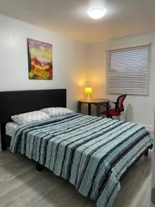 Toronto Midtown Room with Queen Bed - Downsview