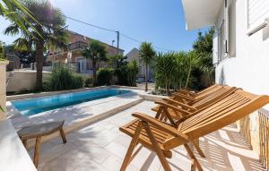 5 Bedroom Cozy Home In Podstrana