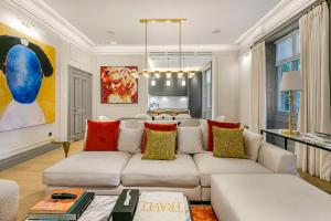 Ultra Luxury 3-Bed in Holland Park with Central AC