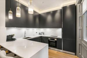 Ultra Luxury 3-Bed in Holland Park with Central AC