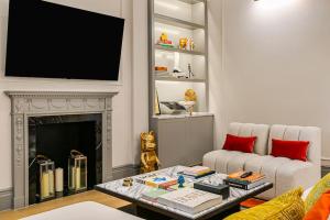 Ultra Luxury Holland Park Residence