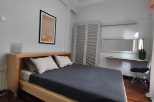 Sunny Athens flat near the sea 2